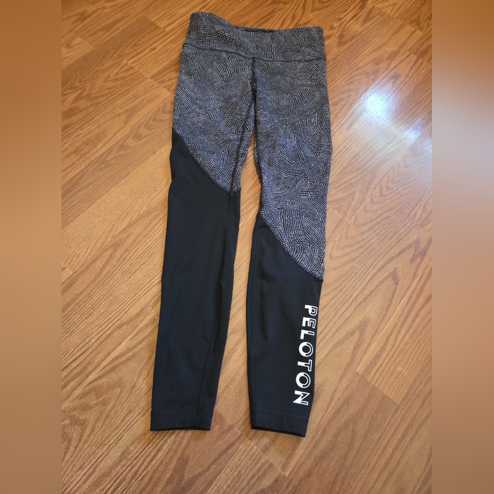 Lululemon Peloton Leggings Black And White Size 6 Speed up